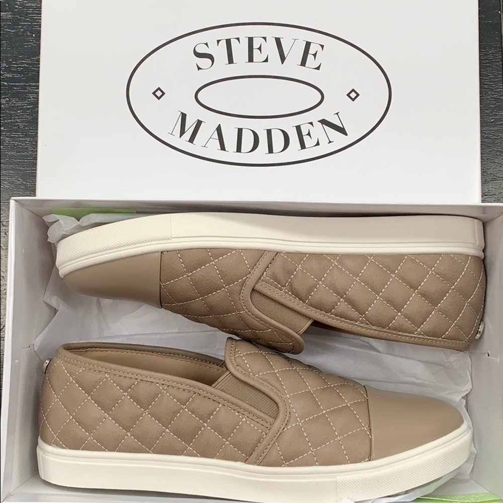 New Steve Madden Zaander sneaker. Size 10. Grey.